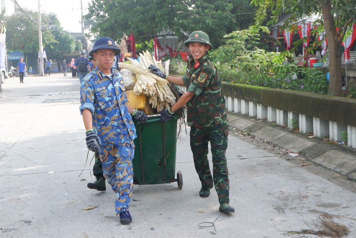Tuổi trẻ TP.HCM ra quân làm sạch môi trường, thực hiện Ngày Chủ nhật xanh lần thứ 168 - Ảnh 2.