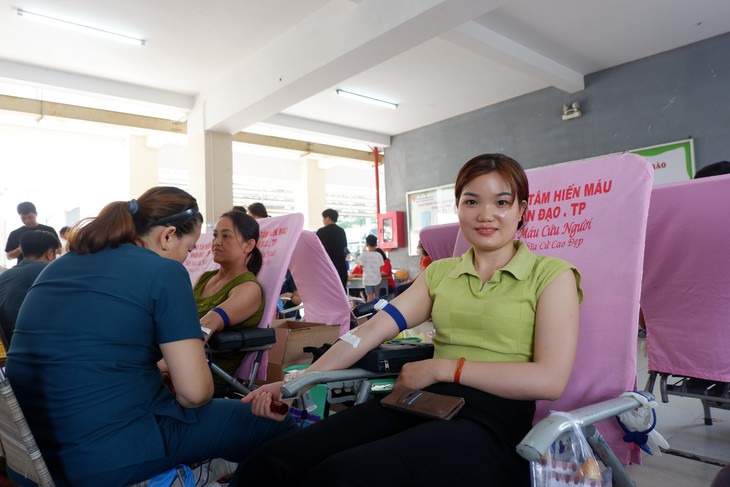 Tuổi trẻ TP.HCM ra quân làm sạch môi trường, thực hiện Ngày Chủ nhật xanh lần thứ 168 - Ảnh 6.