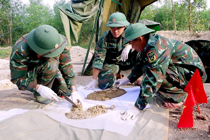 Quảng Trị hoàn thành lấy mẫu sinh phẩm tại 22.864 phần mộ liệt sĩ - Ảnh 2.