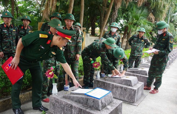 Quảng Trị hoàn thành lấy mẫu sinh phẩm tại 22.864 phần mộ liệt sĩ - Ảnh 3.