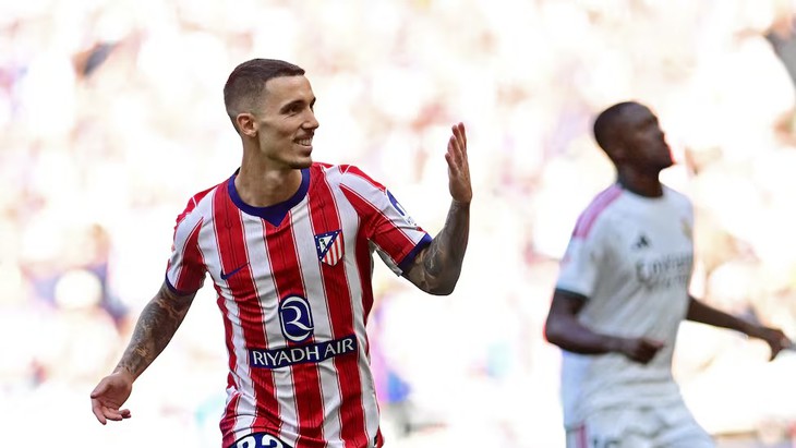 Thua Atletico Madrid, Real Madrid đã kém Barca 6 điểm ở La Liga - Ảnh 1.