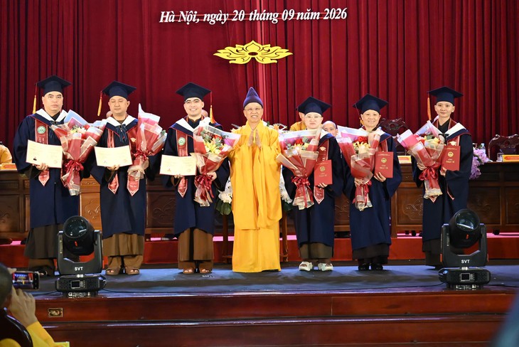 Sư cô tốt nghiệp thủ khoa Học viện Phật giáo Việt Nam - Ảnh 3.