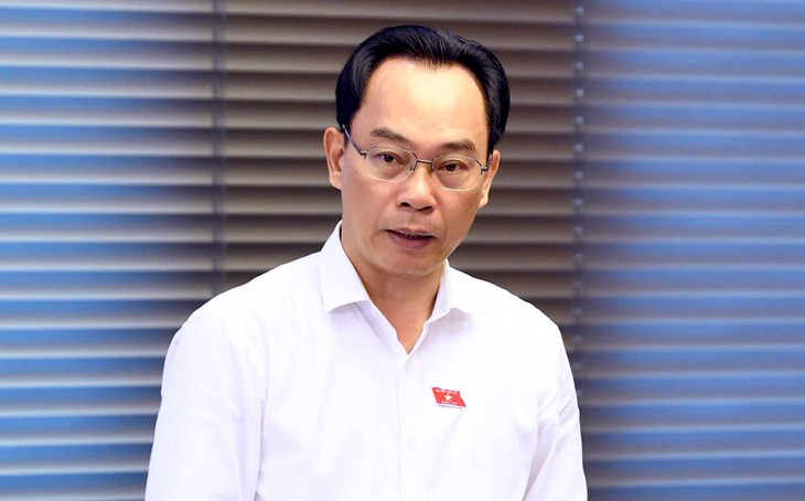 Thiếu sách giáo khoa, sáp nhập trường, tuyển sinh 2027: Những câu hỏi chờ Bộ trưởng GD-ĐT trả lời - Ảnh 1.