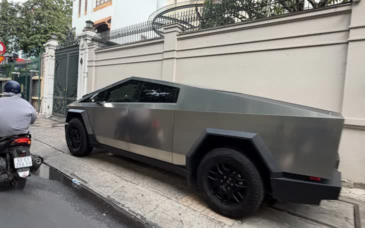 Người đàn ông bỏ Bentley để mua xe điện, còn tặng cho cả nhân viên - Ảnh 6.