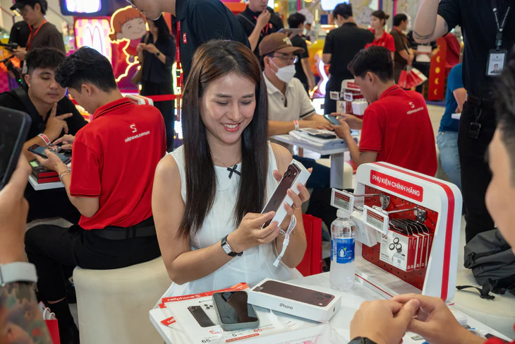 Hàng chục nghìn iPhone 18 đã đến tay khách sức nóng chưa hạ nhiệt - Ảnh 3.