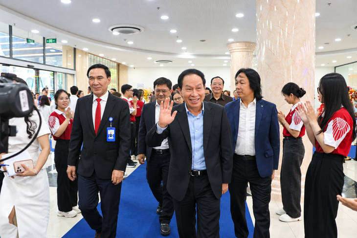 Phó thủ tướng Lê Tiến Châu khẳng định uy tín bệnh viện phải được bồi đắp qua thời gian - Ảnh 1.