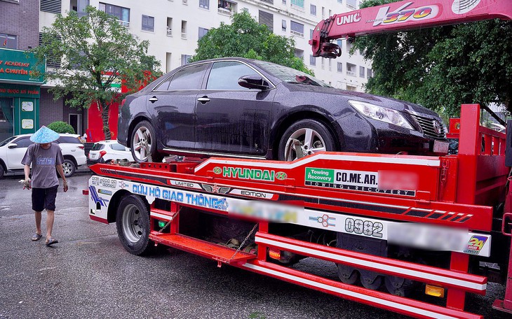 Bơm nước cả ngày 'cứu' hàng chục xe máy trong hầm chung cư - Ảnh 10.