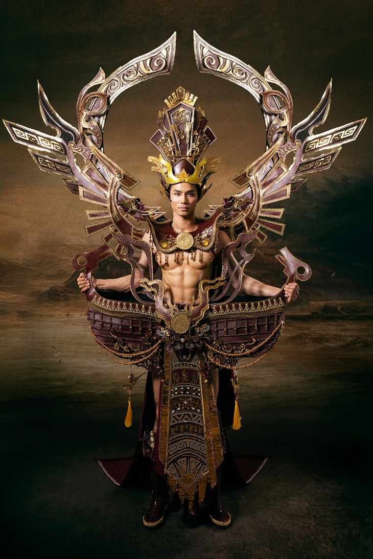 Thuyền Âu Lạc, chim hạc theo Nguyễn Vũ Linh ra sân khấu Mister International - Ảnh 2.
