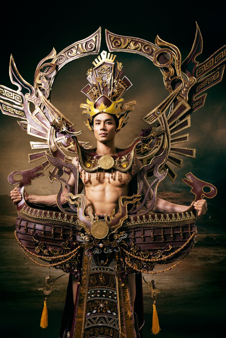 Thuyền Âu Lạc, chim hạc theo Nguyễn Vũ Linh ra sân khấu Mister International - Ảnh 3.