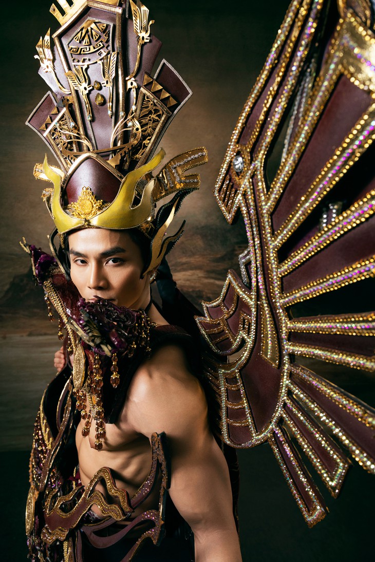 Thuyền Âu Lạc, chim hạc theo Nguyễn Vũ Linh ra sân khấu Mister International - Ảnh 4.