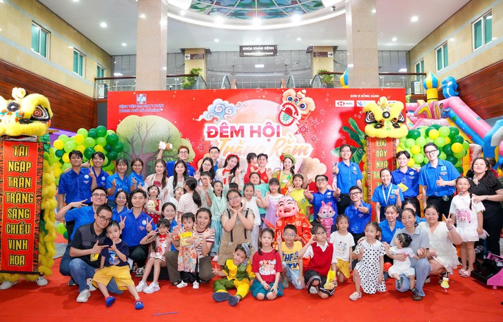 Đêm hội Trăng rằm ấm áp tại Bệnh viện Đại học Y Dược TP.HCM - Ảnh 4.