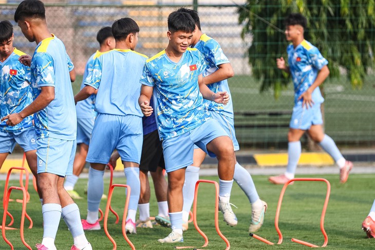 U17 Việt Nam tập buổi đầu tiên chuẩn bị cho World Cup - Ảnh 3.