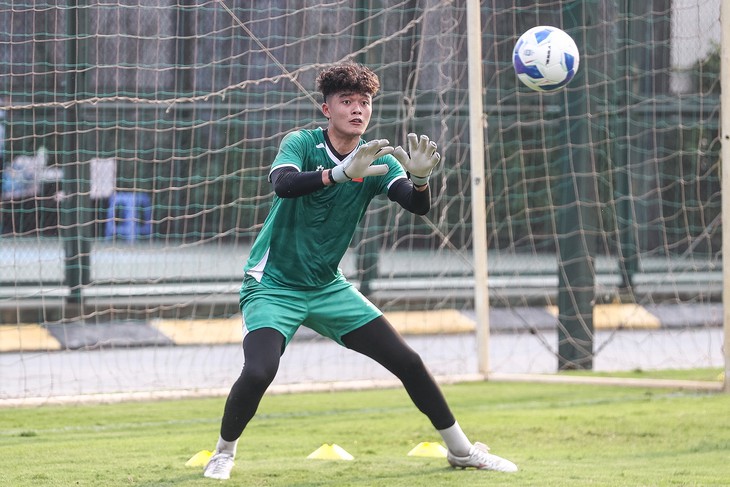 U17 Việt Nam tập buổi đầu tiên chuẩn bị cho World Cup - Ảnh 5.