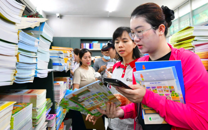 Các nước cung ứng sách giáo khoa cho học sinh ra sao? - Ảnh 2.