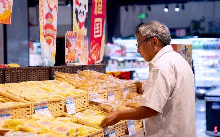 Bánh trung thu ở Trung Quốc ế ẩm, giảm quy mô gần 50% - Ảnh 2.