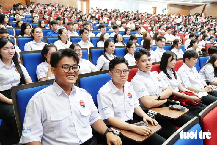 Học viện Cán bộ TP.HCM khai giảng năm học 2026-2027: - Ảnh 1.