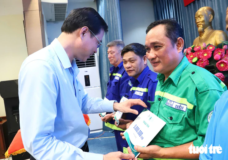 80 suất học bổng tiếp sức con em công nhân môi trường đến trường - Ảnh 3.