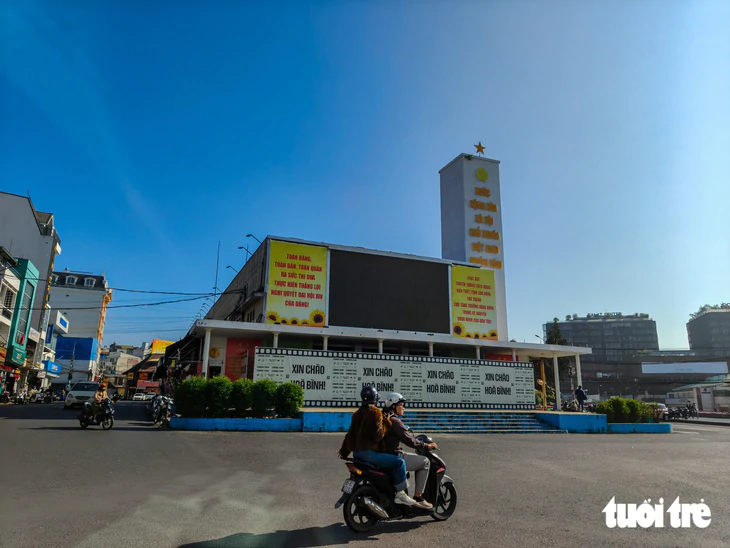 Rạp Hòa Bình Đà Lạt bị tháo dỡ từ bên trong - Ảnh 3.