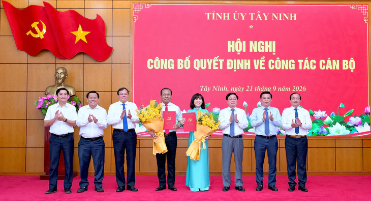 Tây Ninh công bố Chủ tịch HĐND và hai Phó Chủ tịch UBND tỉnh mới - Ảnh 2.