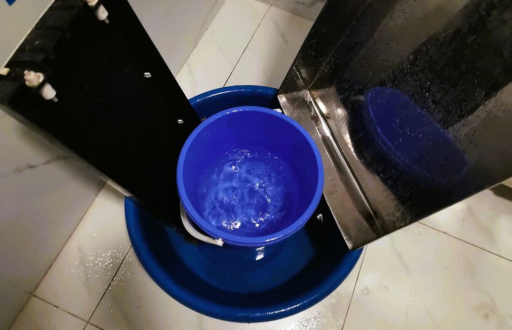 Bệnh viện gần 1.800 tỉ đồng vừa đưa vào sử dụng đã dột - Ảnh 3.