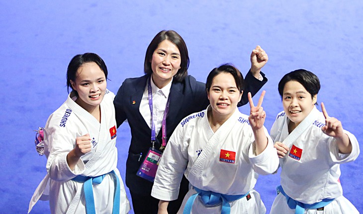 Câu chuyện về mái tóc tém 'mười người như một' của các thế hệ karate Việt Nam - Ảnh 1.