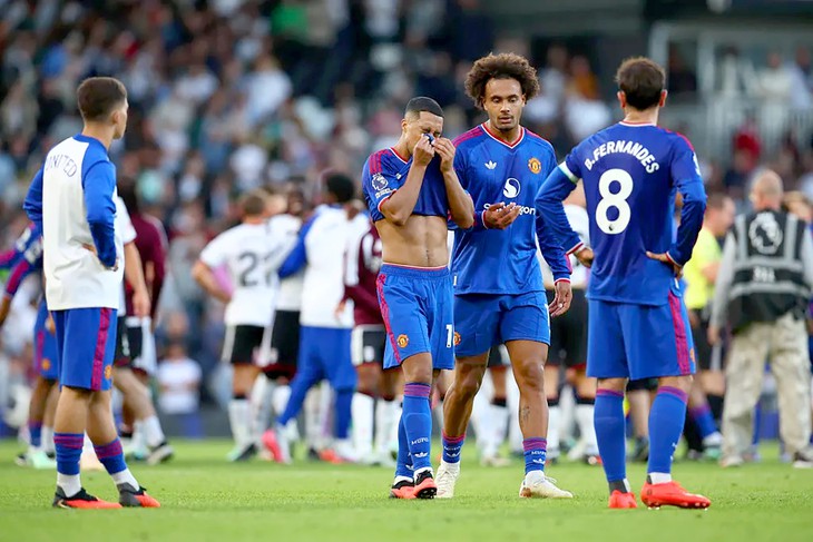 HLV Arbeloa: Man United được hưởng lợi từ trọng tài - Ảnh 2.