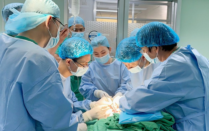 Phó bí thư Nguyễn Phước Lộc: Ưu tiên trụ sở dôi dư để giảm tải bệnh viện tuyến cuối - Ảnh 1.