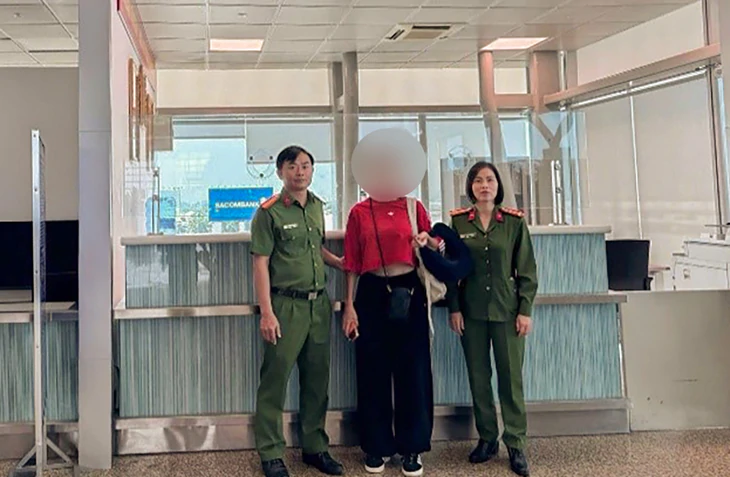 "Số phận" chiếc mô tô phân khối lớn nữ du khách Nga lái biểu diễn phản cảm ra sao? - Ảnh 1.