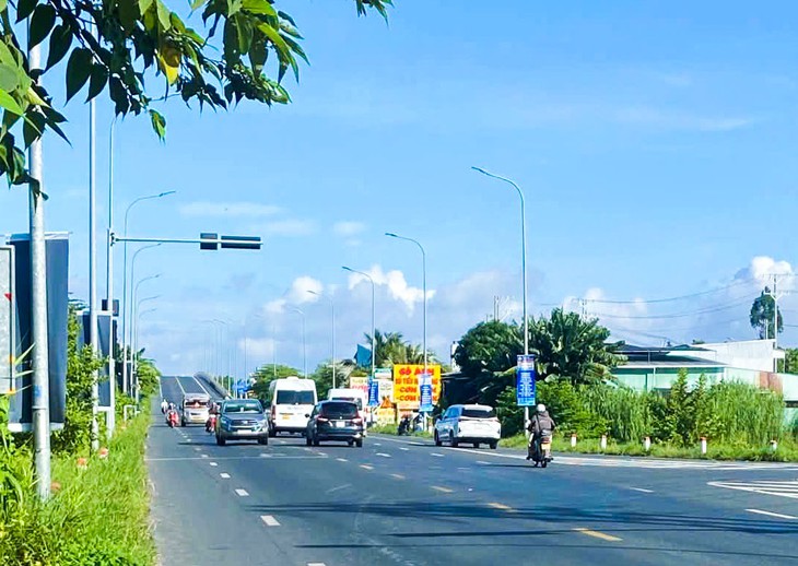 An Giang nói gì về đường dẫn 2 bên mố cầu trên tuyến tránh Long Xuyên bị lún? - Ảnh 1.