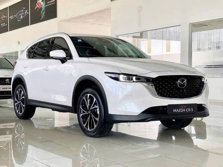 Tin tức giá xe: Mazda CX-5 giảm giá tới 80 triệu tại đại lý, bớt phiên bản - Ảnh 1.