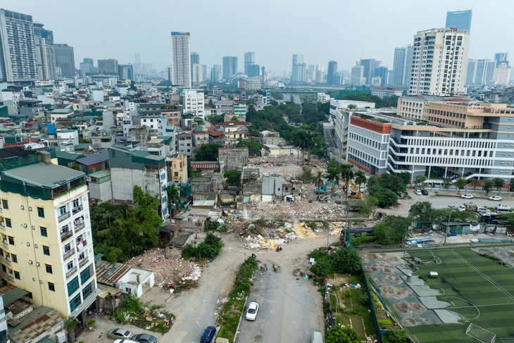 Rác thải tràn ngập khu vực thi công đường nối Đỗ Đức Dục - Mễ Trì, Hà Nội - Ảnh 23.