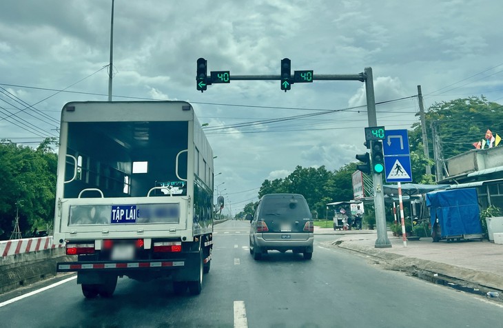 Xe tập lái được cấp phép trước và sau 1-7 đều không được đi làn số 1 cao tốc - Ảnh 2.