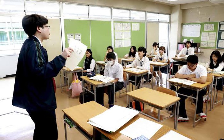 Các nước cung ứng sách giáo khoa cho học sinh ra sao? - Ảnh 1.