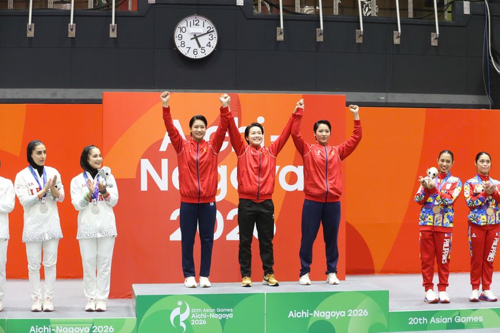Ba cô gái karate nhận thưởng hơn 1 đồng sau tấm HCV Asiad - Ảnh 2.
