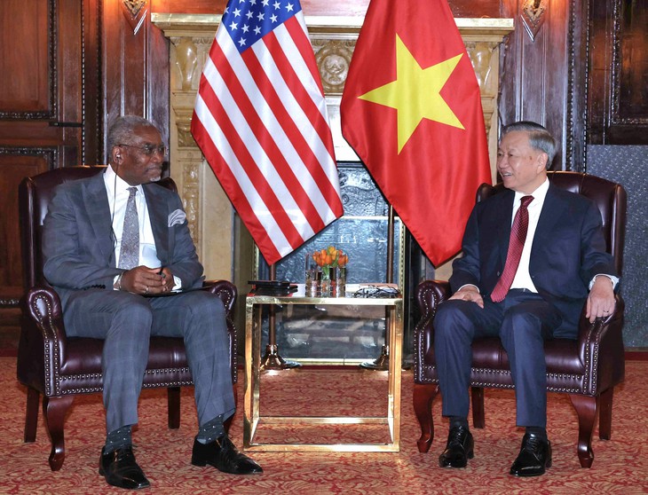 Tổng Bí thư, Chủ tịch nước Tô Lâm tiếp nhóm hạ nghị sĩ liên bang và lãnh đạo Đảng Cộng sản Mỹ - Ảnh 1.
