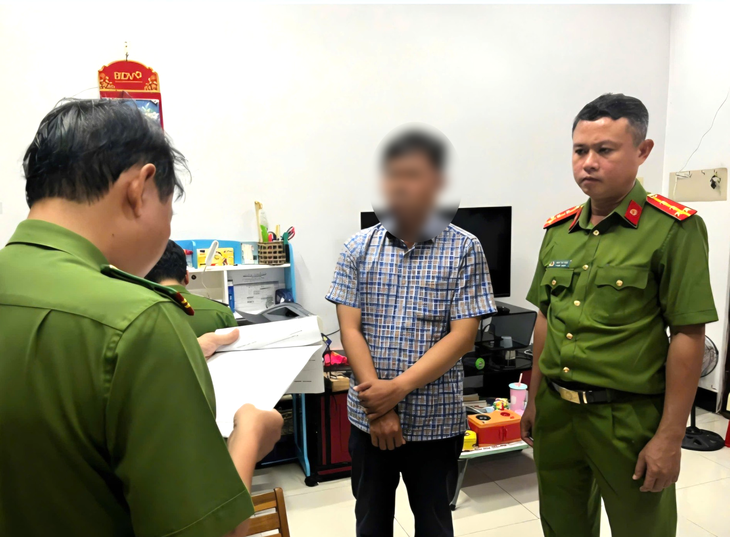 Bắt giam đăng kiểm viên thuộc Chi cục Đăng kiểm Vĩnh Long nhận hối lộ - Ảnh 2.