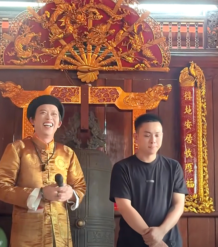 Hoài Lâm và Hoài Linh song ca ‘Thương về miền Trung’, dễ thương quá - Ảnh 2.