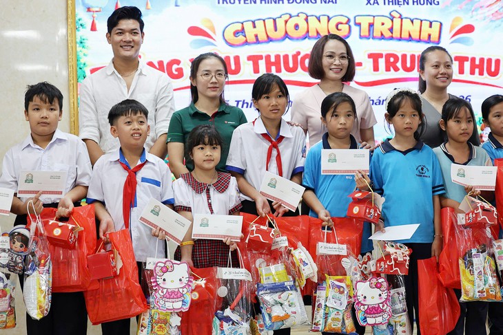 Đồng Nai trao 10.000 phần quà Trung thu cho thiếu nhi 12 xã biên giới, miền núi - Ảnh 2.