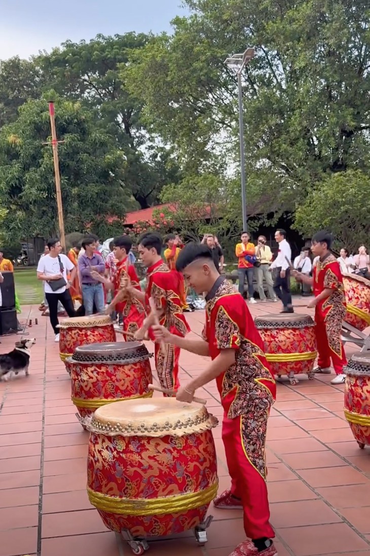 Hoài Linh mở cửa đền thờ tổ 100 tỉ đón khách  - Ảnh 6.
