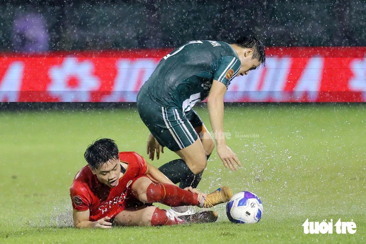 Chính thức: Huỳnh Tấn Sinh bị 'treo giò' 2 trận vì đá thô bạo với Đình Bắc - Ảnh 2.