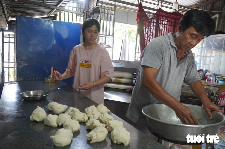 Chị em sinh đôi Võ Huỳnh Lan Vy và Khánh Vy vượt Khó vào đại học nhờ tình yêu thương - Ảnh 1.
