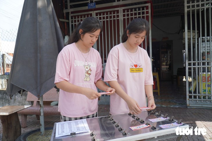 Chị em sinh đôi Võ Huỳnh Lan Vy và Khánh Vy vượt Khó vào đại học nhờ tình yêu thương - Ảnh 8.
