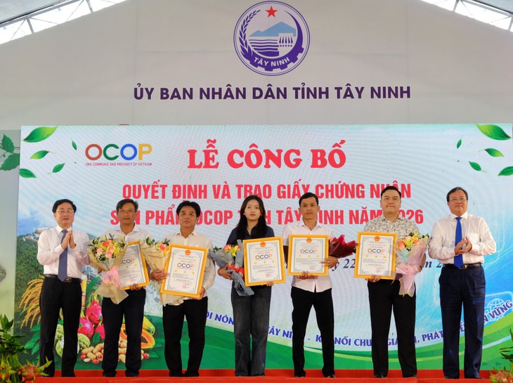 Lần đầu tiên sản phẩm OCOP 96 xã, phường Tây Ninh tập trung một tuần tại núi Bà Đen cho khách tham quan, mua sắm - Ảnh 2.