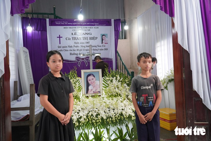 Mẹ lao công ở Đà Nẵng tử vong trên con đường 'làm mãi không xong': 3 con được hỗ trợ hơn 438 triệu đồng - Ảnh 1.