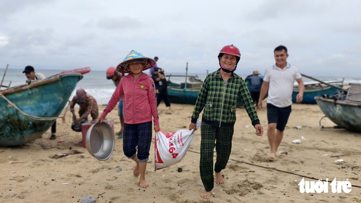 'Săn' mực đuổi là gì mà ngư dân kiếm được bạc triệu mỗi ngày? - Ảnh 8.