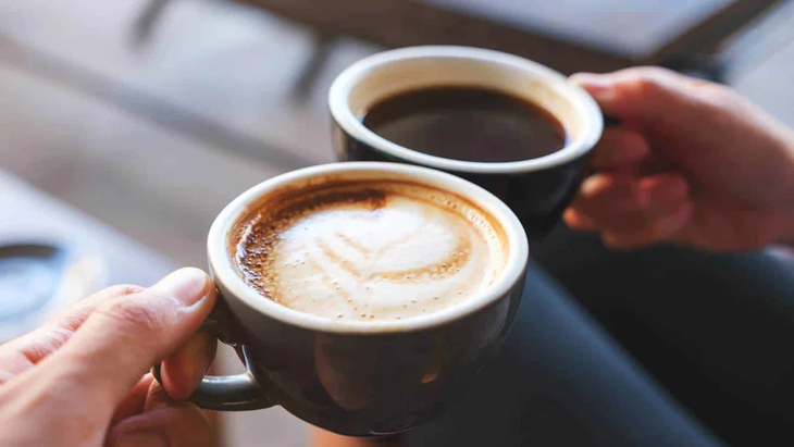 Vì sao caffeine có tác dụng với người khác nhưng lại "không xi nhê" với bạn? - Ảnh 1.