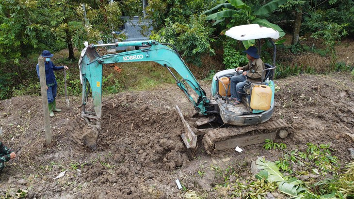 Người phụ nữ miền Tây đốn 100 gốc sầu riêng để tìm 71 hài cốt liệt sĩ - Ảnh 2.