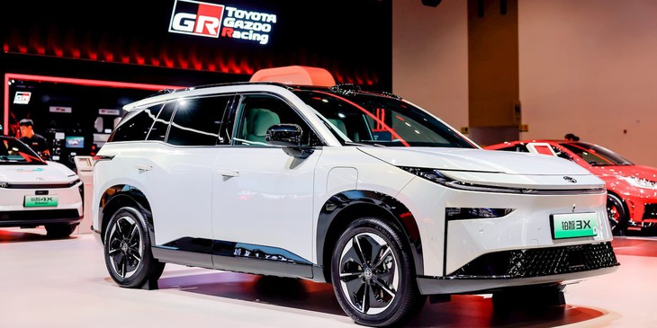 Toyota muốn làm 400.000 xe điện kiểu 'chạy điện nhưng vẫn đổ xăng' mỗi năm, dự kiến ra mắt từ 2027 - Ảnh 1.