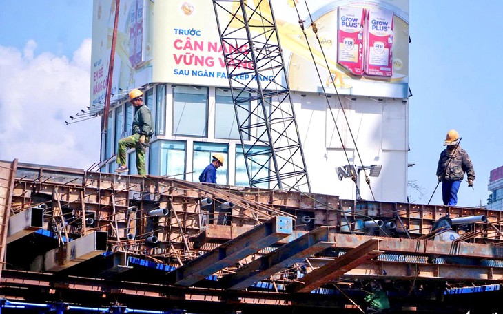 Thông tuyến vành đai 1, xe được lưu thông 2 chiều trên đoạn Hoàng Cầu - Voi Phục - Ảnh 2.