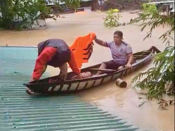 Đội cứu hộ tình nguyện ở Đắk Lắk, ‘nghe điện thoại rung là lên đường’ - Ảnh 4.